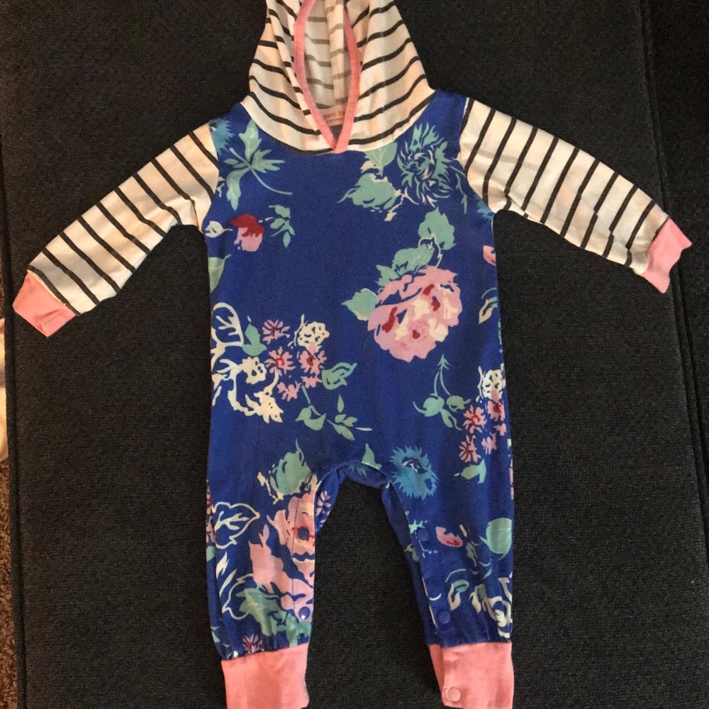 Infant girl’s one piece suit